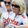 Marybeth Bond, right, and her daughter, JC, speak Monday in Bentonville about their 3,000-mile bike ...