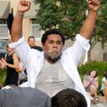  Michael Felix raises his hands in victory after besting five other competitors in a no-hands apple ...
