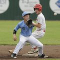 Physicians’ Specialty Hospital’s Collin Richardson, left, receives the throw as Vilonia’s Cameron Di...