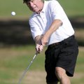  Mike Stodghill of Cave Creek, Ariz., pitches onto the No. 8 green Thursday during the annual Bella ...