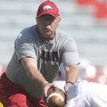    The University of Arkansas Razorbacks defensive coordinator Willy Robinson is leaving the Hogs.