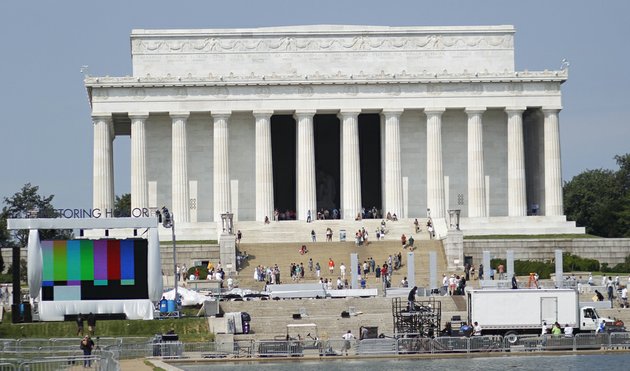 work-continues-at-the-reflecting-pool-in-front-of-the-lincoln-memorial-in-preparation-for-saturdays-glenn-beck-restoring-honor-rally-on-the-national-mall-in-washington-on-thursday-aug-26-2010