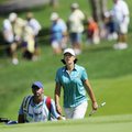 Juli Inkster walks the green on Pinnacle Country Club’s No. 18 during the first round of the P&G NW ...