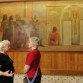 Susan Shelton McRae, left, of Fayetteville, visits Tuesday with Sue Thompson, state regent for Arkan...