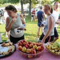 Loretta Baker, left, of Anderson, Mo., and her daughter, Dana Goodall of Gravette, grab a snack Satu...