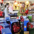 Arkansas Razorbacks fans Pam Beeson (right) of Little Rock and her daughter-in-law Malbry Homsley of...