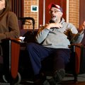 Jeff Koltzan of Springdale poses a question to Glen Waters of Connetics Transportation Group during ...