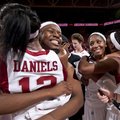Arkansas' Ashley Daniels, left to right, Quistelle Williams, Lindsay Harris and C'eira Ricketts reac...