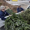 CHRISTMAS CLEAR Troy Flood, left, and Gene Burton, both employees with Sprindale Public Works, unloa...