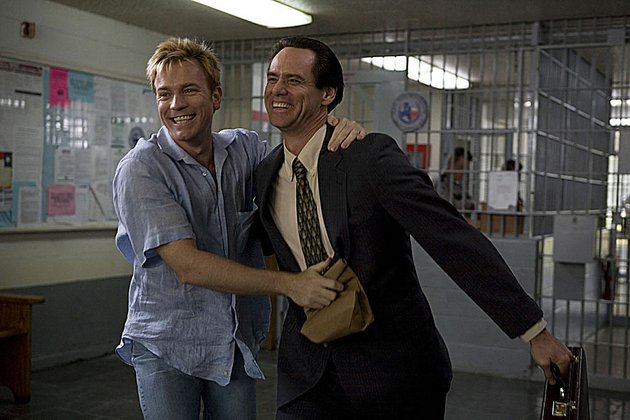 phillip-morris-ewan-mcgregor-finds-a-special-friend-in-steven-russell-jim-carrey-in-the-comedy-i-love-you-phillip-morris