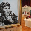 Jeff Reeves, right, and Marsha Vaughn, both employees of the Veterans Health Care System of the Ozar...