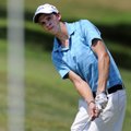 Bentonville’s Brik Brauburger, 17, pitches onto the No. 3 green on Tuesday during the ASGA Pinnacle ...
