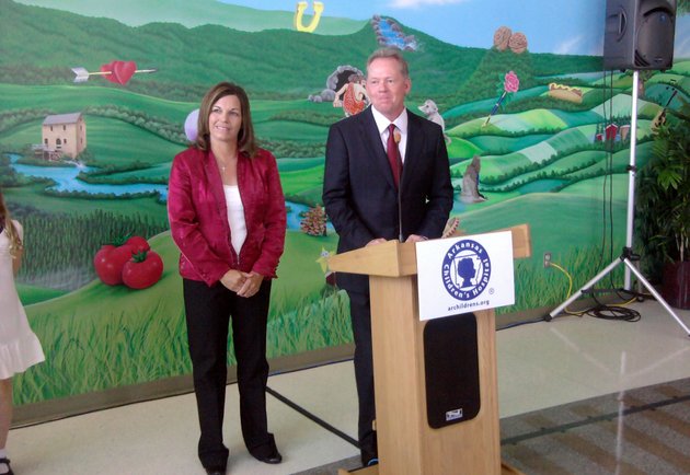 arkansas-head-football-coach-bobby-petrino-along-with-his-wife-make-an-announcement-at-arkansas-childrens-hospital-in-little-rock