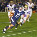 Hayden Smith runs the ball Friday against CAC. 