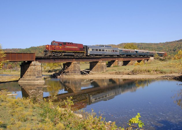 am-railroads-christmas-train-in-springdale