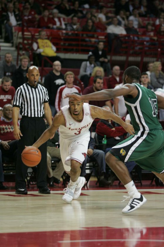 Razorbacks_wolverines_FOCUS_208