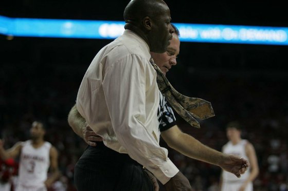 Razorbacks_wolverines_FOCUS_275