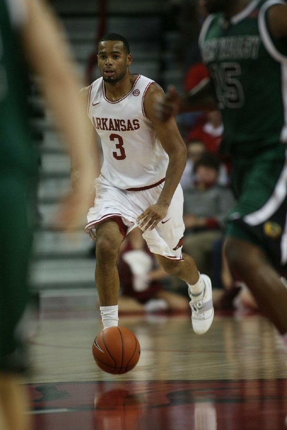 Razorbacks_wolverines_FOCUS_313