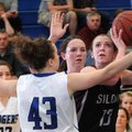 Rogers High’s Hannah Davidson, left, and Samantha Warren, center, close in on Morgan Miller of Siloa...
