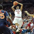 Arkansas Democrat-Gazette/MICHAEL WOODS --01/25/2012-- University of Arkansas guard BJ Young pulls u...