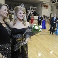 TIGER QUEEN Kim Garrett, left, principal at Bentonville High School, hugs Colors Day queen Haley Rol...