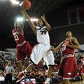Georgia guard Gerald Robinson (22) shoots a lay up while defended by Arkansas guard Julysses Nobles ...