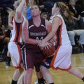 Springdale High’s Baylea Swearingen, center, tries to go up for a shot between Rogers Heritage defen...