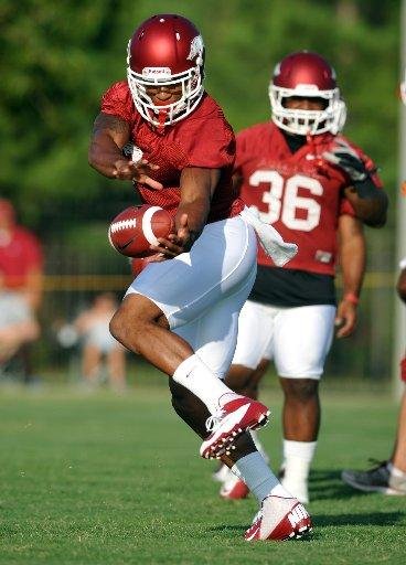 hogs football sports_012