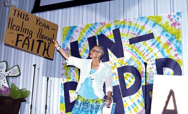 beth-mcentire-bess-of-hardy-holds-up-her-cardboard-testimony-before-speaking-to-more-than-600-women-about-her-experience