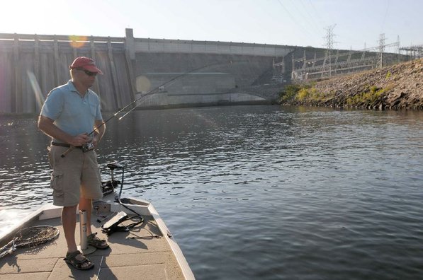 Lilley made his first casts in front of Table Rock Dam and worked downstream.