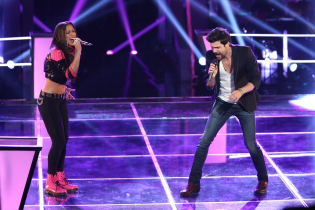 beebe-native-cody-belew-right-battles-domo-during-a-recent-episode-of-nbcs-the-voice-the-duo-sang-lady-gagas-telephone-in-the-battle-round-and-belew-was-selected-as-the-winner