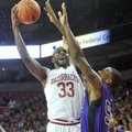 NWA Media/ MICHAEL WOODS --11/02/2012 -- University of Arkansas forward Marshawn Powell goes up for ...