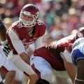 NWA MEDIA/SAMANTHA BAKER -- Tyler Wilson takes a snap in the fourth quarter of a 19-15 win over Tuls...