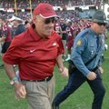 NWA Media/ MICHAEL WOODS --11/10/2012-- John L Smith runs off the field following Arkansas' 38-20 lo...