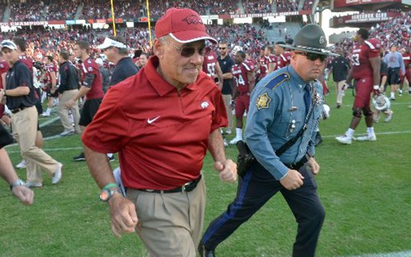 NWA Media/ MICHAEL WOODS --11/10/2012-- John L Smith runs off the field following Arkansas' 38-20 loss to South Carolina on Saturday at Williams-Brice Stadium. 