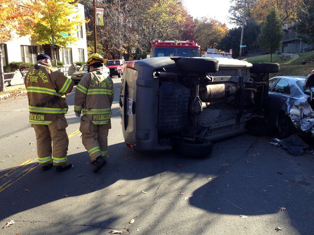 authorities-work-the-scene-monday-nov-12-2012-of-a-vehicle-wreck-on-kavanaugh-boulevard-in-little-rocks-hillcrest-neighborhood