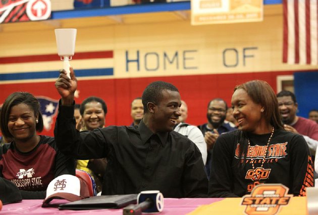 1csignings55pCLR