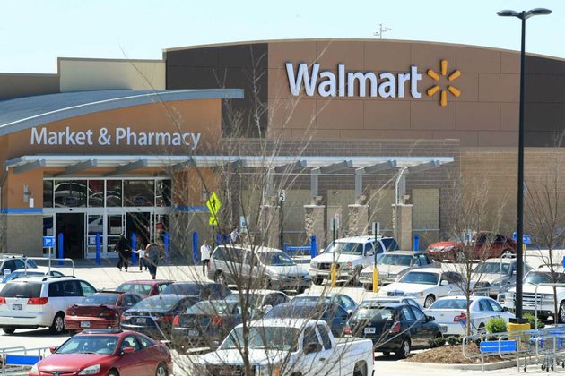 the-wal-mart-supercenter-at-shackleford-crossing-shopping-center-in-little-rock