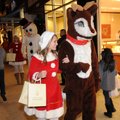 Lindsey Hodous, (right) back left, and Larra Hayward, front left, both with Bates Events, escort Fro...