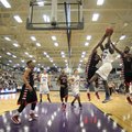 Fayetteville’s Manuale Watkins attempts a shot against Fort Smith Northside defenders Tuesday. 