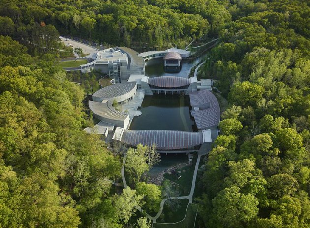 designed-by-moshe-safdie-the-multiple-buildings-of-crystal-bridges-museum-nestle-seamlessly-into-the-ozark-landscape