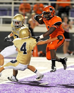 Warren sophomore Kilay Cox (right) has rushed 222 times this season for 1,538 yards and 20 touchdowns to lead the Lumberjacks as they travel to Stuttgart on Friday in the Class 4A quarterfinals. 