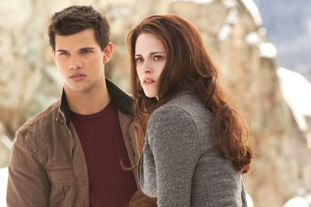 taylor-lautner-left-and-kristen-stewart-star-in-the-twilight-saga-breaking-dawn-part-2-the-film-came-in-no-1-at-last-weekends-box-office-and-made-more-than-141-million