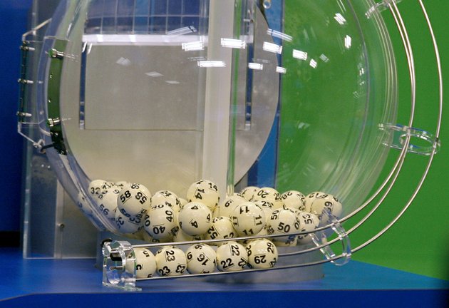 powerball-numbers-are-chosen-in-the-drawing-at-the-florida-lottery-on-wednesday-nov-28-2012-in-tallahassee-fla-the-numbers-drawn-in-the-5799-million-game-were-5-16-22-23-29-and-powerball-of-6