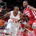 NWA Media/ANTHONY REYES -- Arkansas junior forward Marshawn Powell (33) drives around Oklahoma junio...