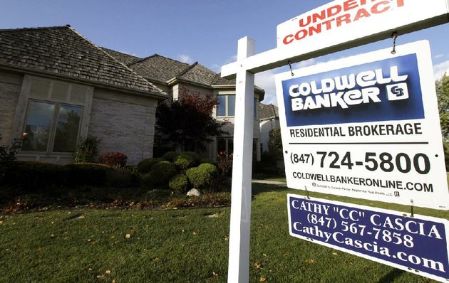 a-realtors-sign-marks-a-house-under-contract-in-glen-ill-in-october