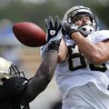 New Orleans Saints linebacker Lawrence Wilson, left, breaks up a pass intended for tight end Jake By...