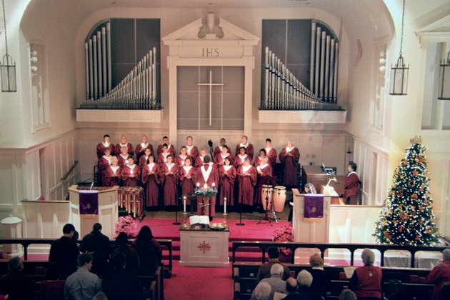 the-morrilton-first-united-methodist-church-choir-sings-in-the-annual-candlelight-service