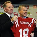 New Western Kentucky head coach Bobby Petrino, left, holds up a jersey with athletic director Todd S...
