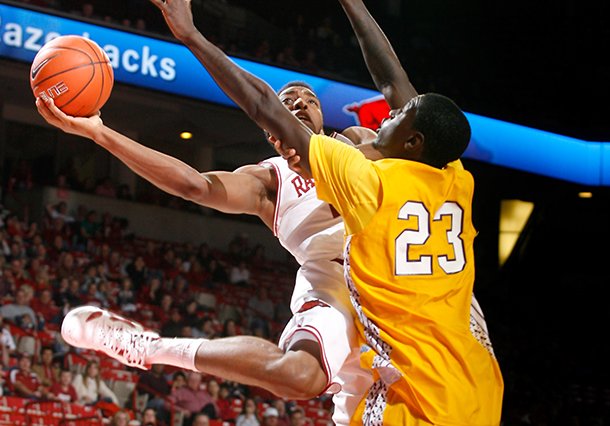 arkansas-junior-forward-coty-clarke-has-returned-to-practice-and-will-be-ready-to-play-wednesday-night